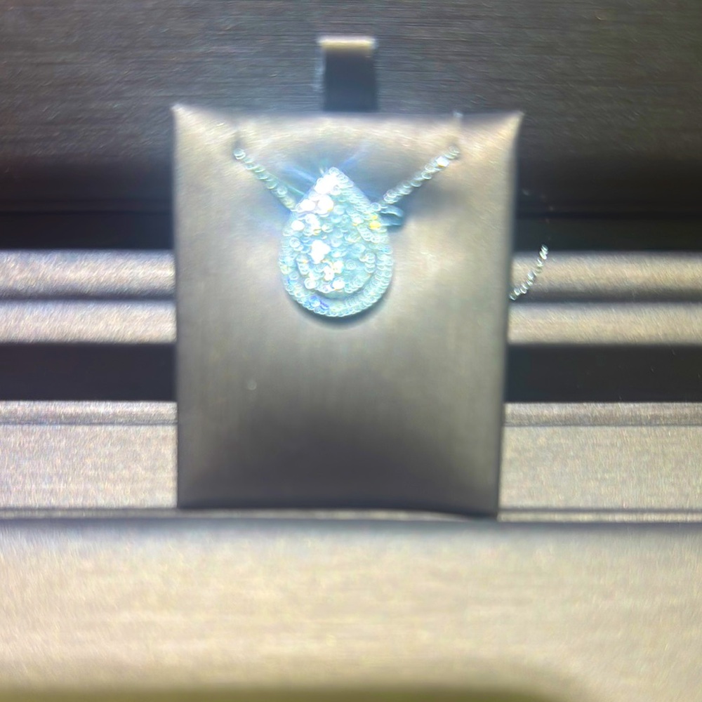 Elegant Silver Pendant Necklace